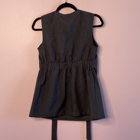 Motherhood - Embroidered, Sleeveless, V-neck, maternity top, Size Small - Picture 4 of 7